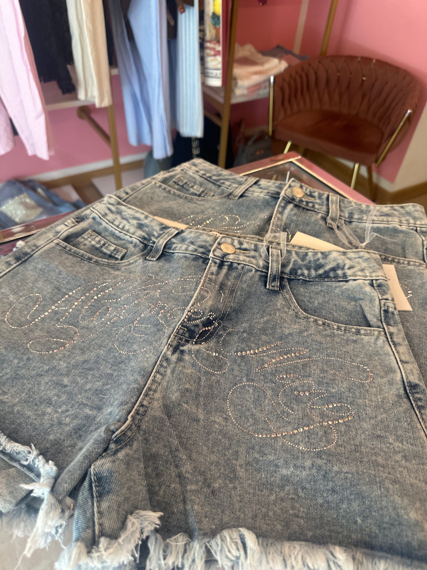 Short con scritta strass