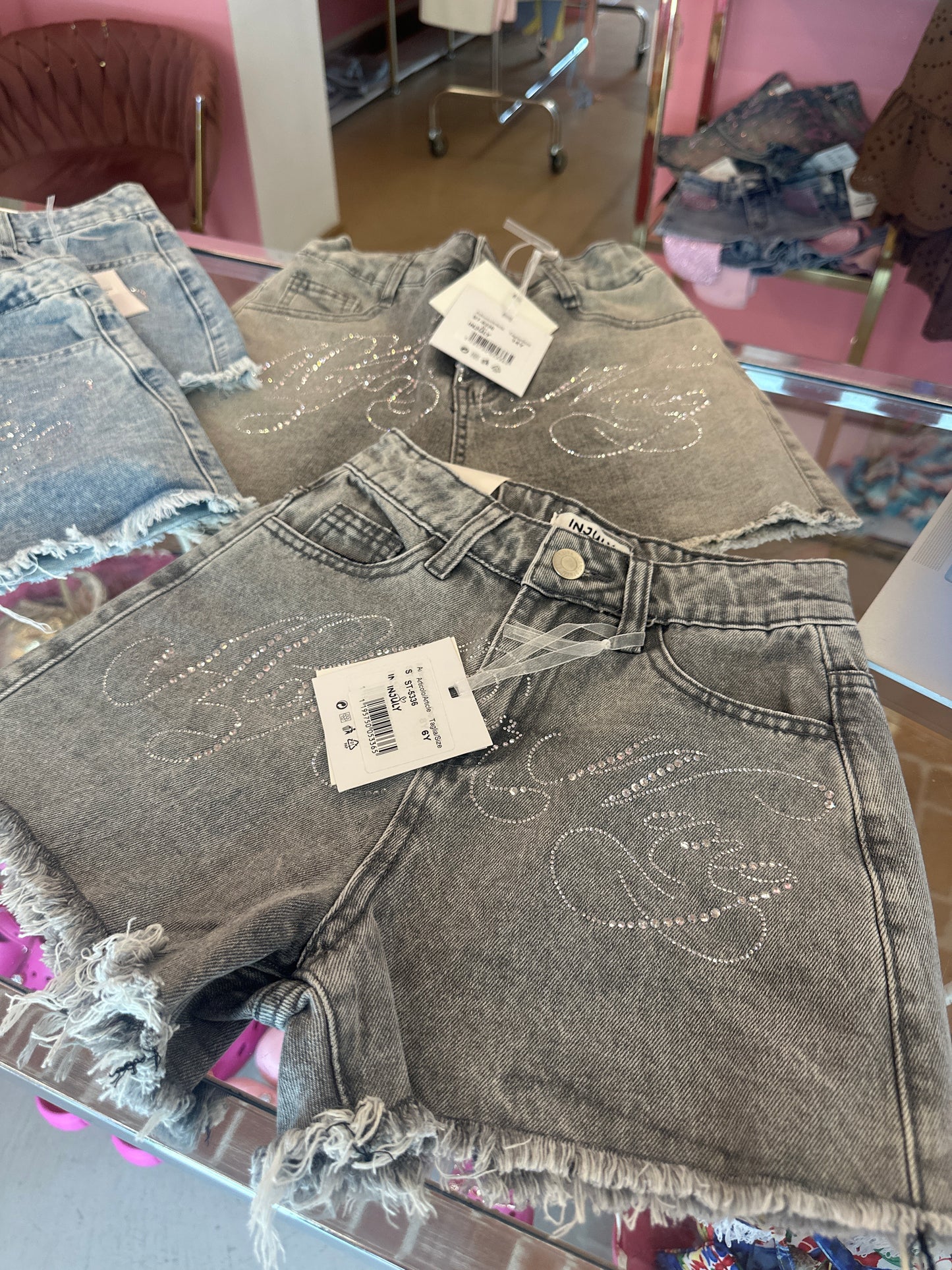 Short con scritta strass